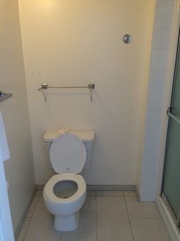 Red Deer Inn & Suites Motel 2*