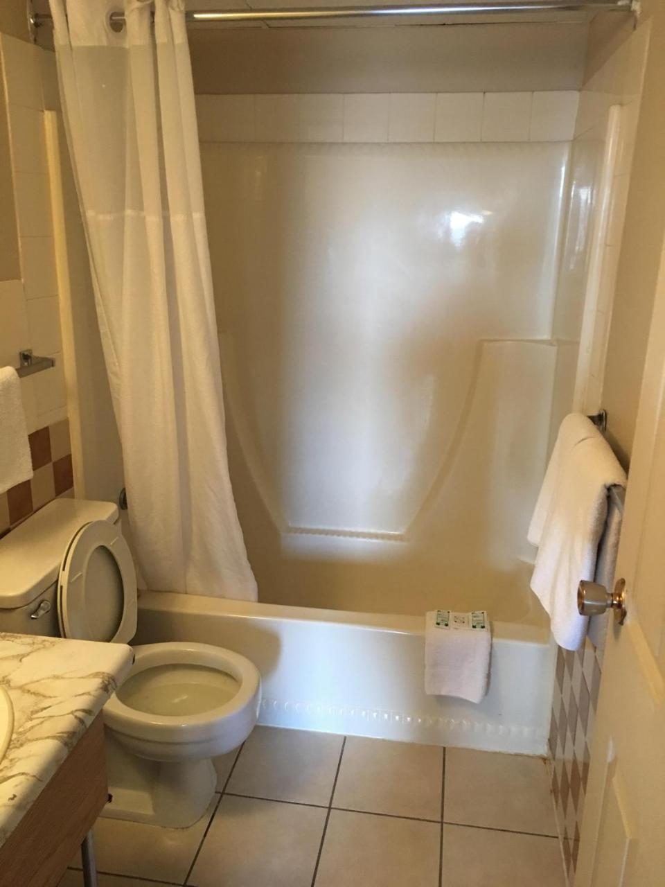 Red Deer Inn & Suites 2* Red Deer