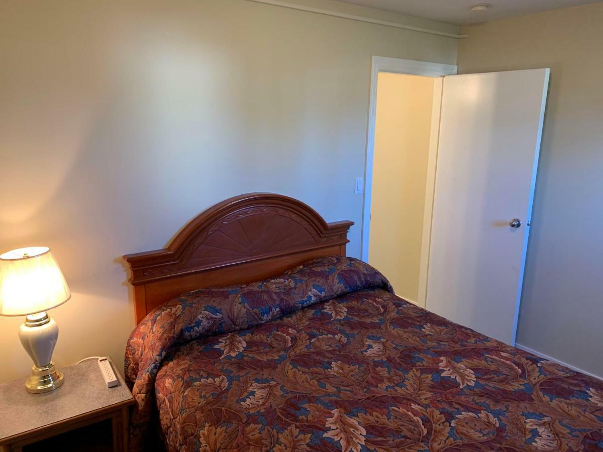 Red Deer Inn & Suites Motel