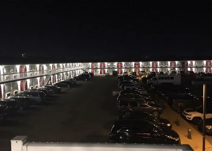 Red Deer Inn & Suites