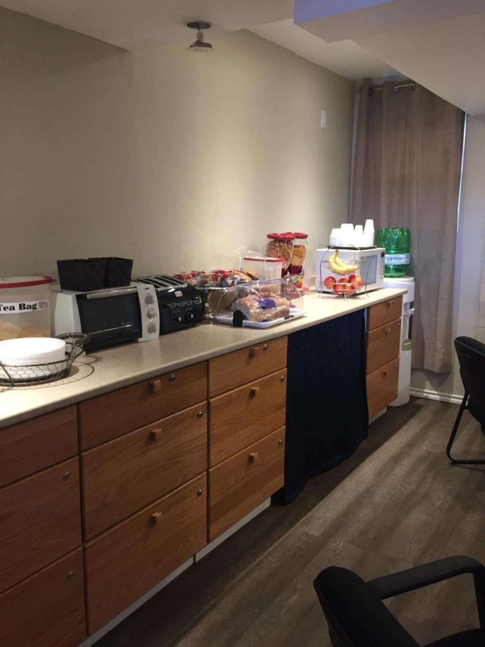 Red Deer Inn & Suites