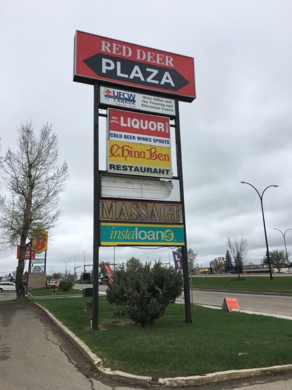Red Deer Inn & Suites