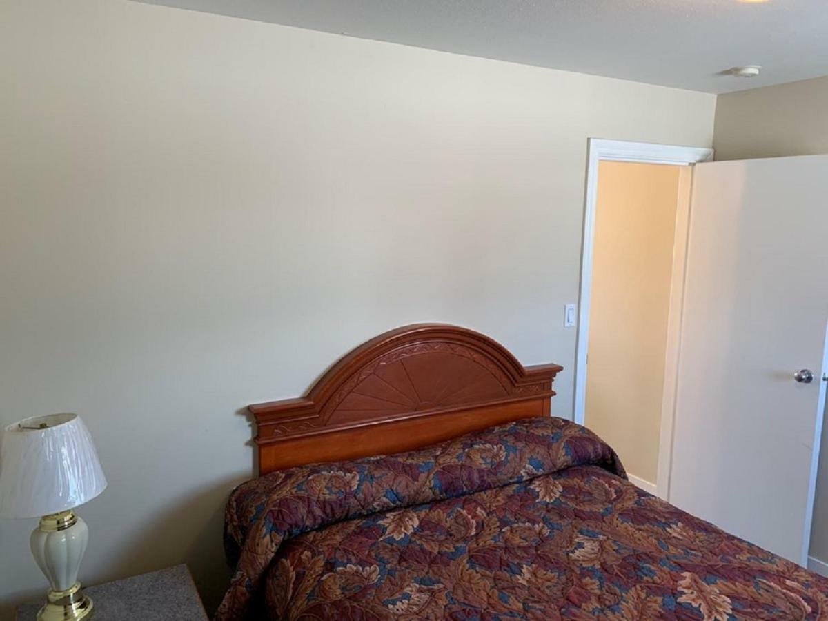 Motel Red Deer Inn & Suites 2*